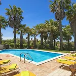 ヴィラ Spacious In With Private Pool カルヴォエイロ