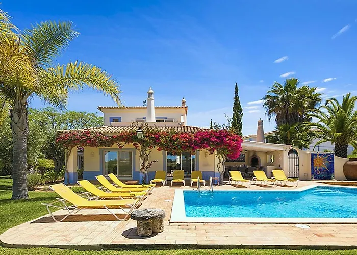 Spacious In With Private Pool 빌라