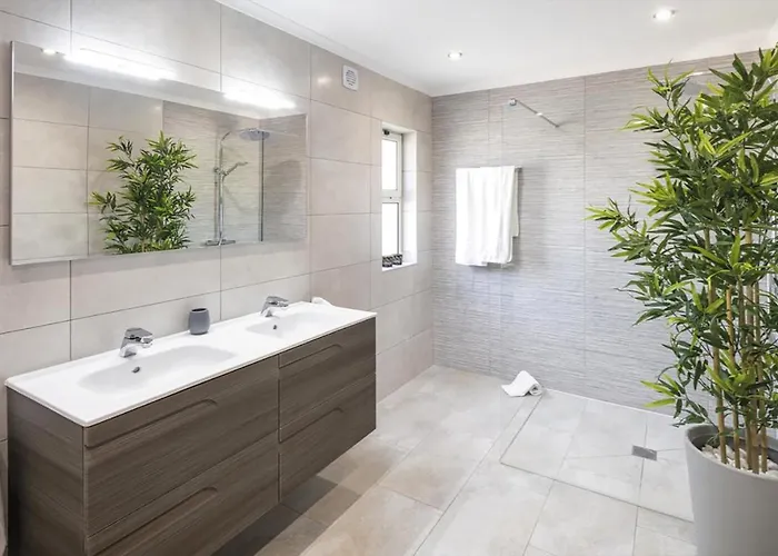 Spacious In With Private Pool