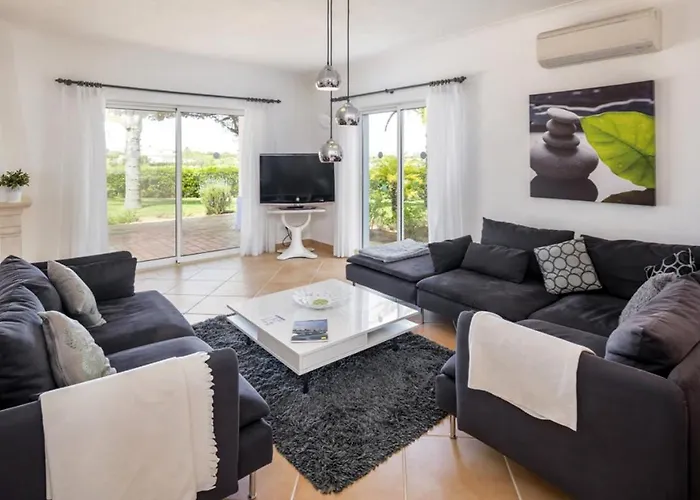 Spacious In With Private Pool 빌라