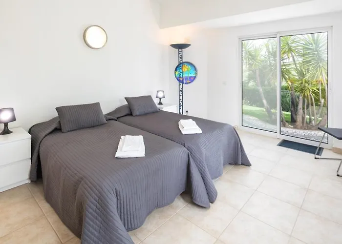 Spacious In With Private Pool