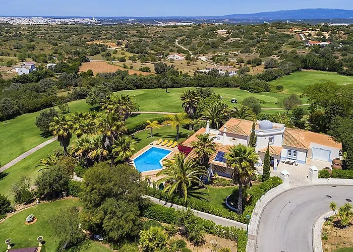 Spacious In With Private Pool 빌라 *