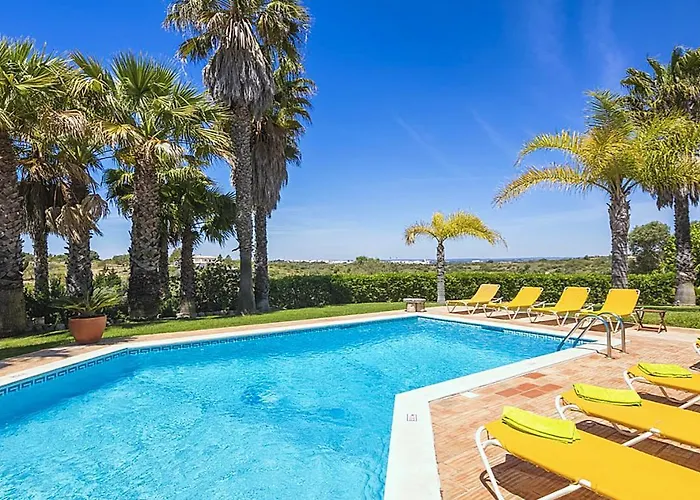 Spacious In With Private Pool 빌라