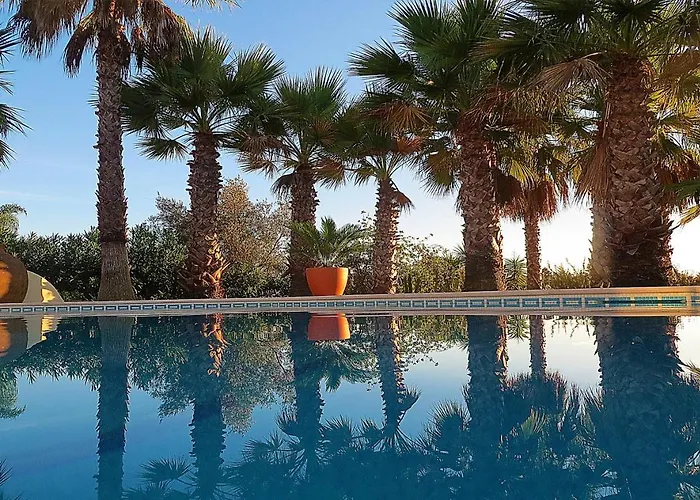 Spacious In With Private Pool 빌라